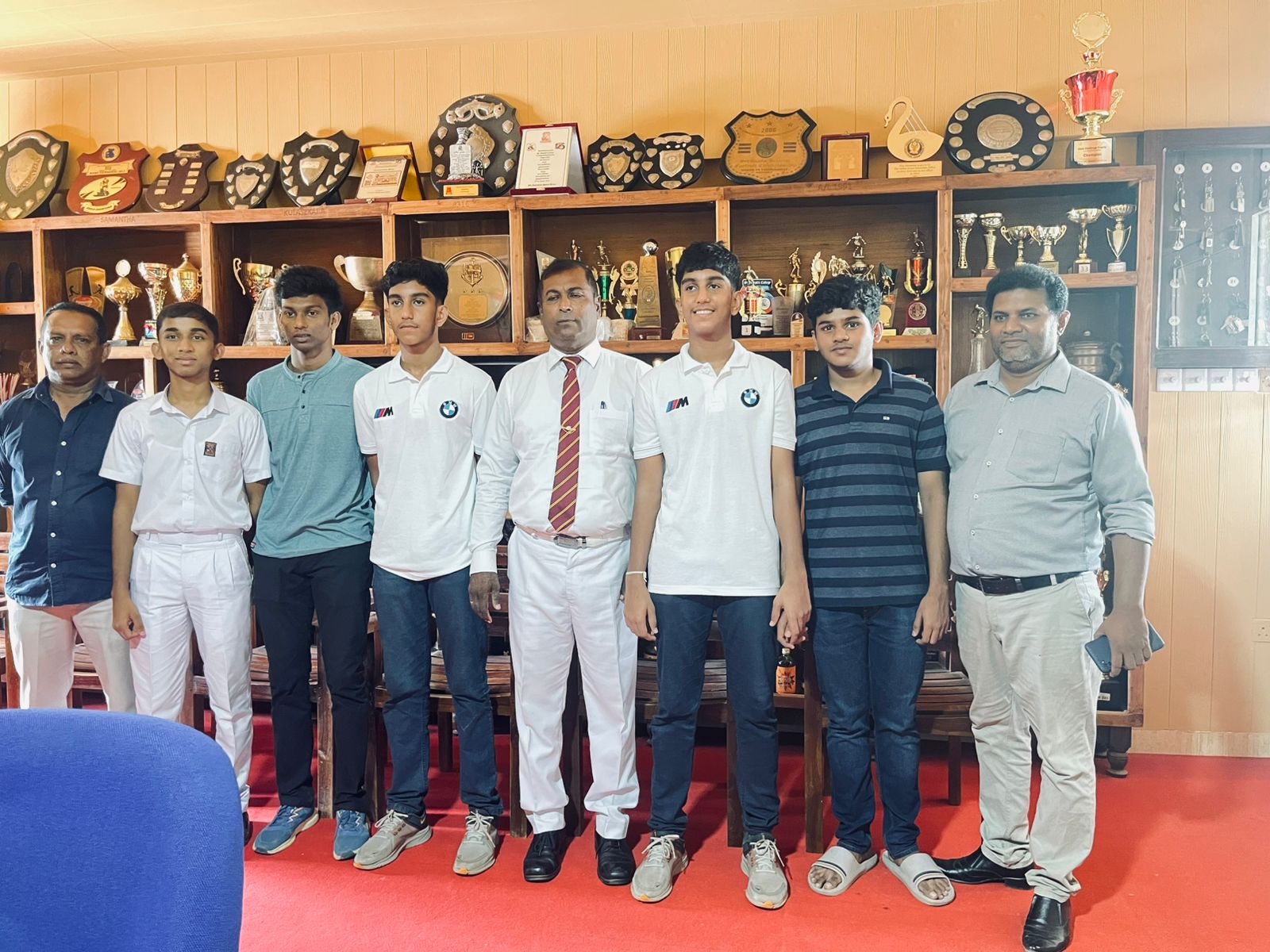 පාපන්දුවෙන් ජයකෙළි නැංවු සිසුන් සාපෙළින් ජයකෙළි නංවයි